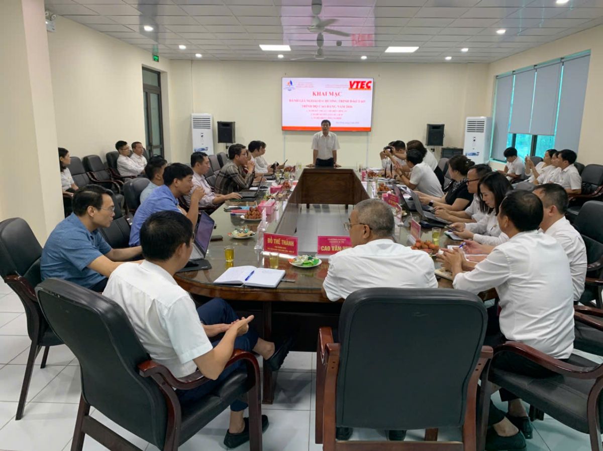 Khai mạc đ&aacute;nh gi&aacute; ngo&agrave;i Chương tr&igrave;nh đ&agrave;o tạo